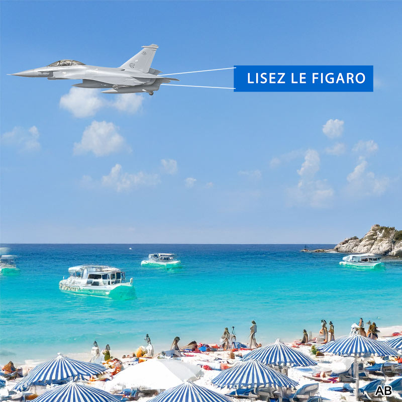 avion de chasse au-dessus d'une plage traine une banderolle sur laquelle est écrit : lisez le Figaro
